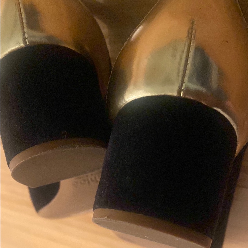 Chloe Black Flats with Gold Accents - Picture 6 of 7